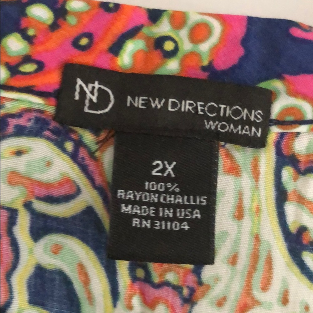 New Directions Woman Tunic - Picture 3 of 4